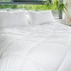 Couette Chaude (260 x 240 cm) Microfibre Lavable à 95°C Blanche