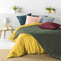 Housse de couette et deux taies microfibre (240 x 220 cm) Cleo Blanche