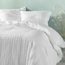 Housse de couette et deux taies microfibre gaufrée (240 x 220 cm) Litéa Blanche