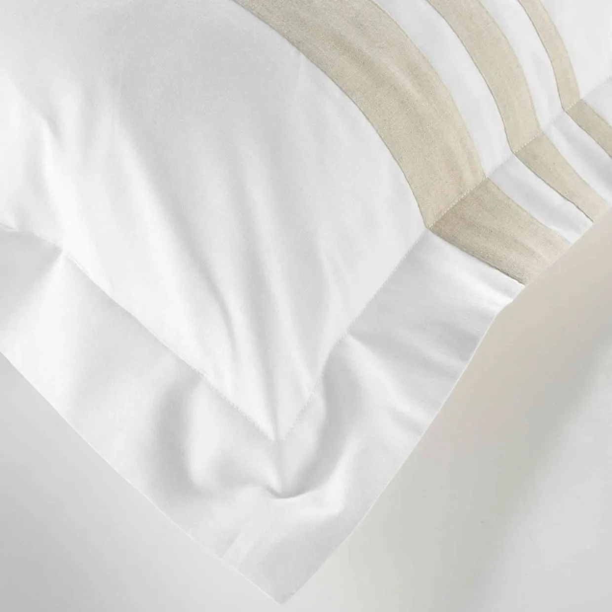 Housse de couette et deux taies coton (260 x 240 cm) Margaux Blanche
