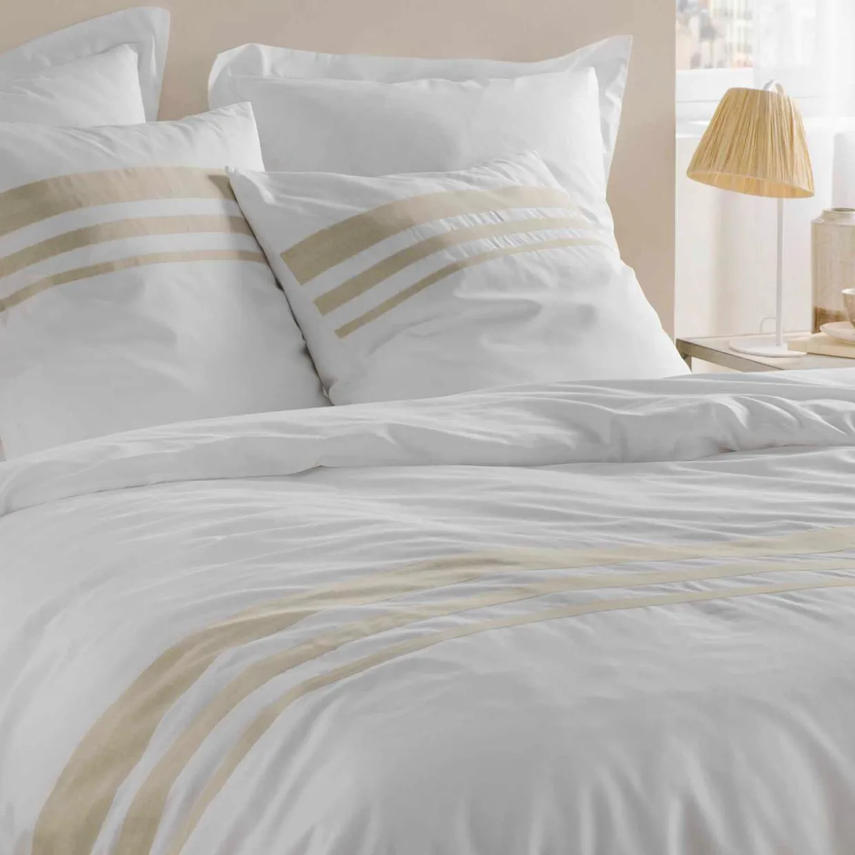 Housse de couette et deux taies coton (260 x 240 cm) Margaux Blanche