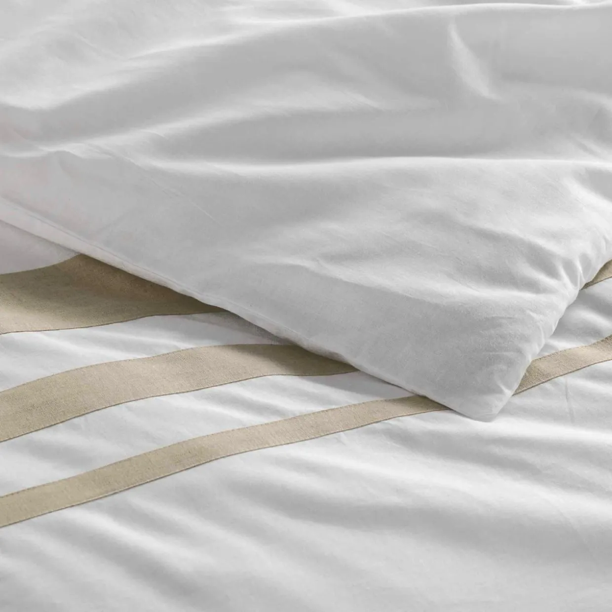 Housse de couette et deux taies coton (260 x 240 cm) Margaux Blanche