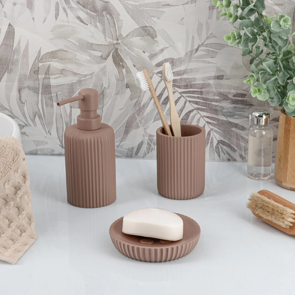 Set d'accessoires salle de bain résine Strié Cappuccino